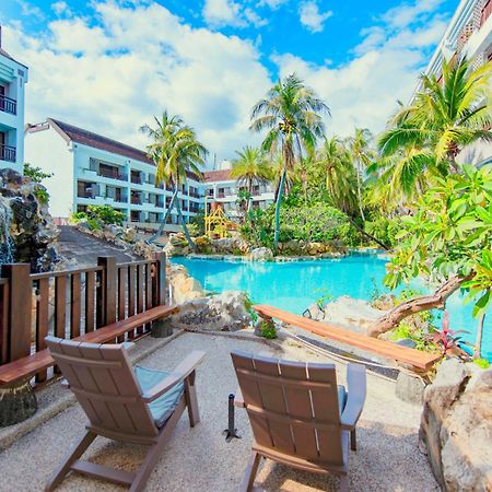 Yoho Beach Resort Kenting Heng-ch'un Exterior foto The pool at the resort