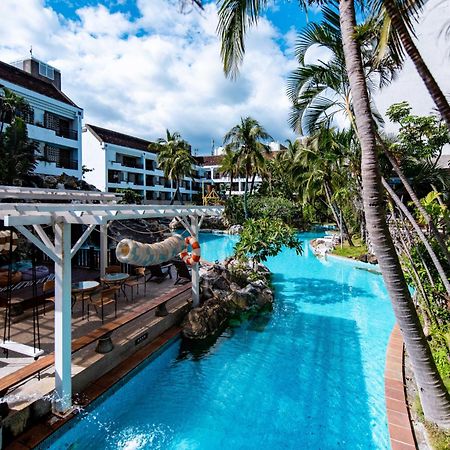 Yoho Beach Resort Kenting Heng-ch'un Exterior foto The swimming pool at the resort