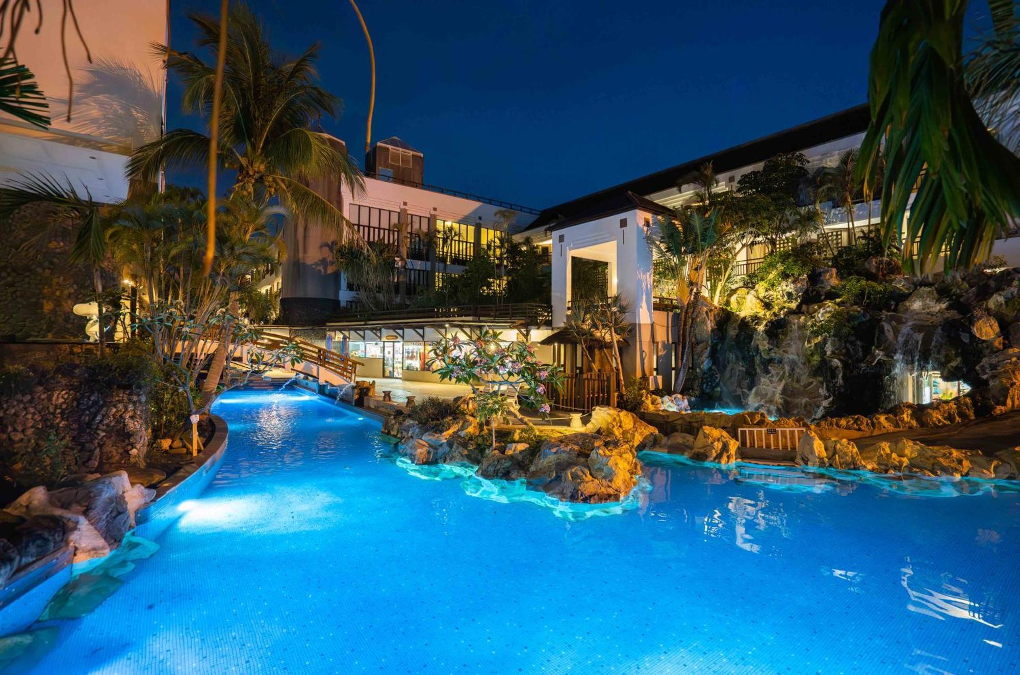 Yoho Beach Resort Kenting Heng-ch'un Exterior foto The pool at the Royal Mirage