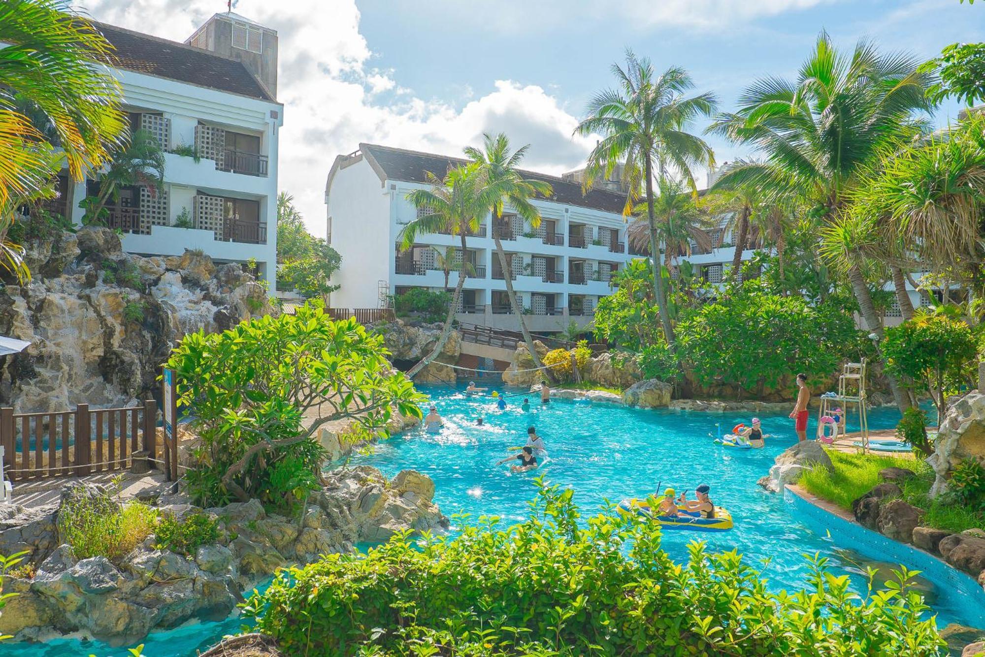 Yoho Beach Resort Kenting Heng-ch'un Exterior foto The swimming pool at the Sunway Lagoon Resort