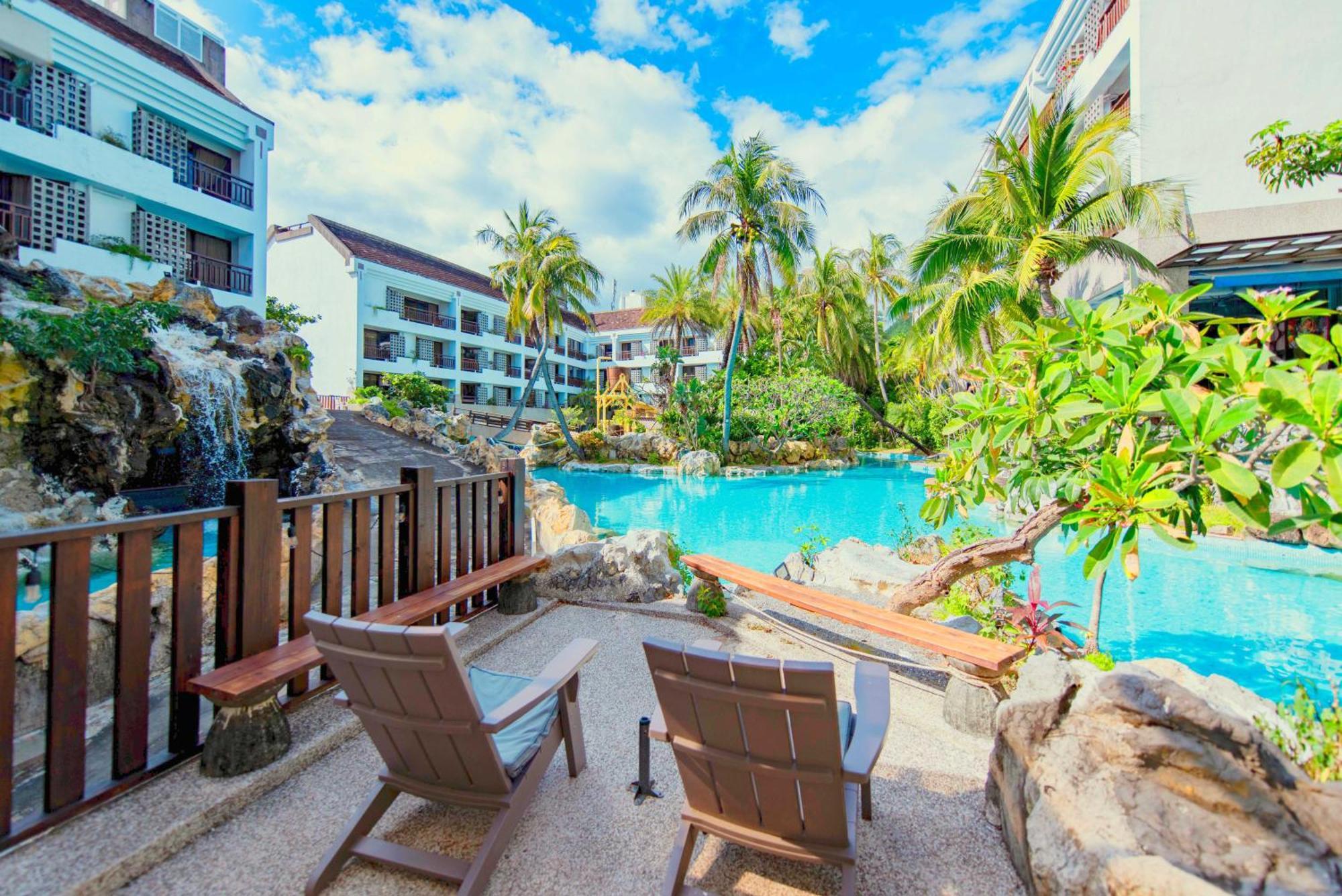 Yoho Beach Resort Kenting Heng-ch'un Exterior foto The pool at the resort